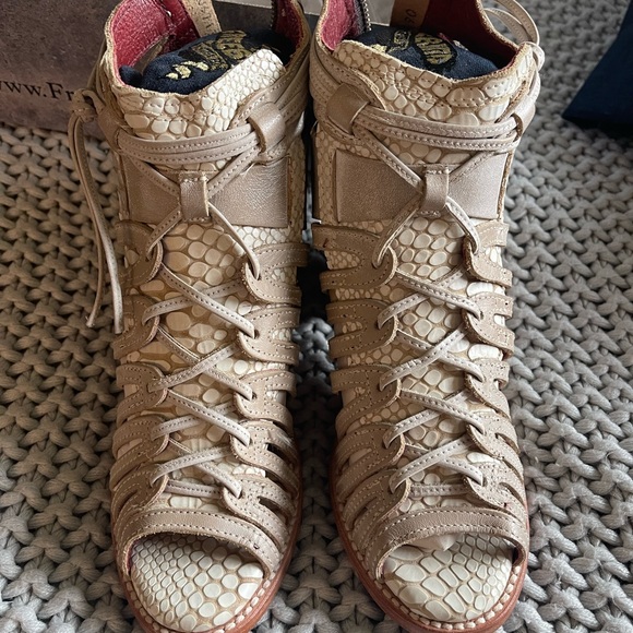 Freebird by Steven Wazee shoes size 7 - never worn - Picture 4 of 9